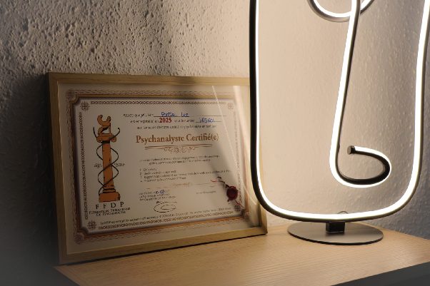 Certificat Psychanalyste certifiée de la FFDP, encadré dans le cabinet